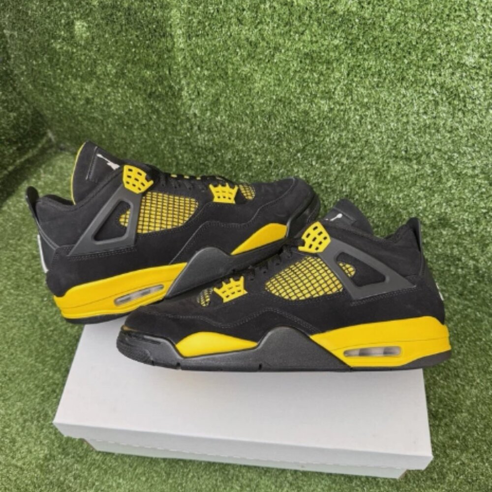 Jordan 4 Retro Mid Thunder